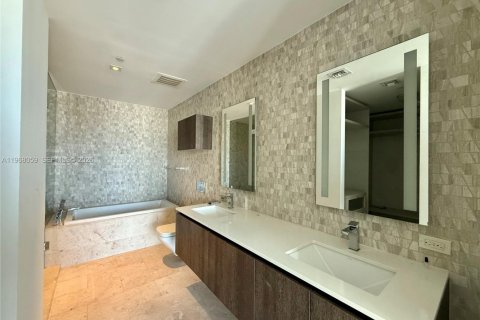Condominio en venta en Miami, Florida, 1 dormitorio, 82.03 m2 № 2029229 - foto 7