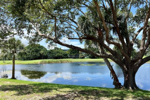 Copropriété à vendre à Pompano Beach, Floride: 2 chambres, 74.32 m2 № 1971823 - photo 11