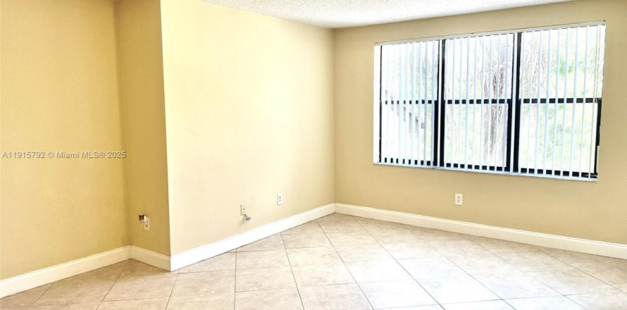 Condo à Pompano Beach, Floride, 2 chambres  № 1971823