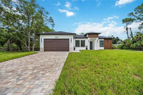 House in Port Charlotte, Florida 4 bedrooms, 168.34 sq.m. № 2280287