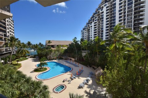Condo in Miami, Florida, 3 bedrooms  № 2052818 - photo 21