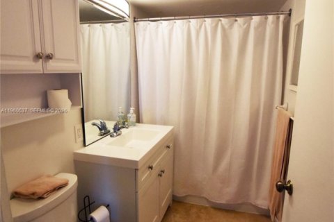 Condo in Miami, Florida, 3 bedrooms  № 2052818 - photo 19