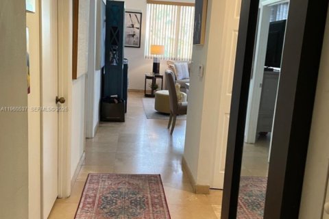 Condo in Miami, Florida, 3 bedrooms  № 2052818 - photo 8