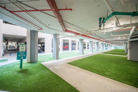 Condo in Miami, Florida, 3 bedrooms  № 2052818 - photo 29