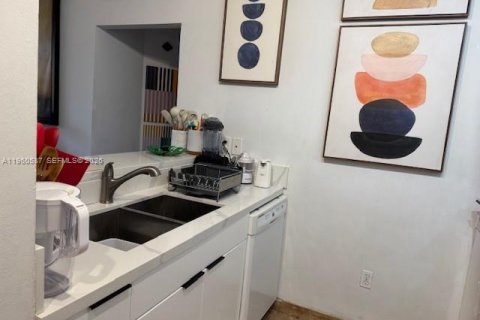 Condo in Miami, Florida, 3 bedrooms  № 2052818 - photo 9