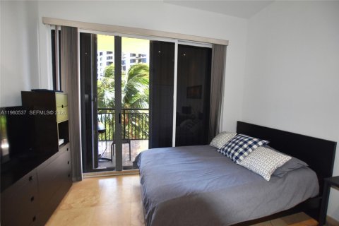 Condo in Miami, Florida, 3 bedrooms  № 2052818 - photo 17