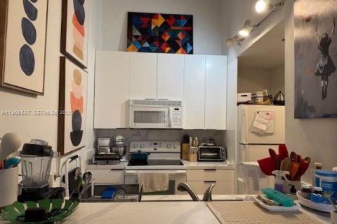 Condo in Miami, Florida, 3 bedrooms  № 2052818 - photo 11