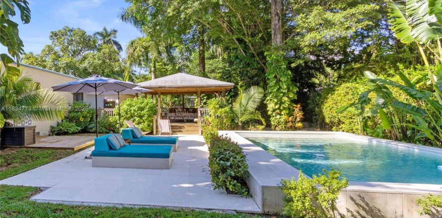 Casa en El Portal, Florida 3 dormitorios, 159.98 m2 № 1978213