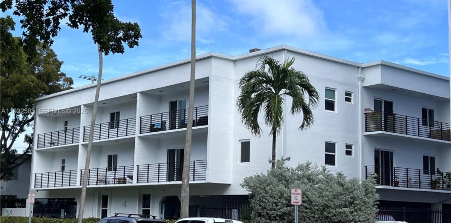 Кондоминиум с 1 спальней в Майами-Бич, Флорида № 1991823