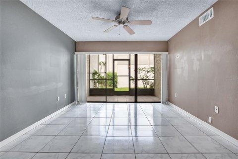 Copropriété à vendre à Orlando, Floride: 2 chambres, 76.92 m2 № 2388739 - photo 14