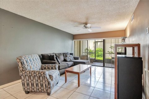 Copropriété à vendre à Orlando, Floride: 2 chambres, 76.92 m2 № 2388739 - photo 7