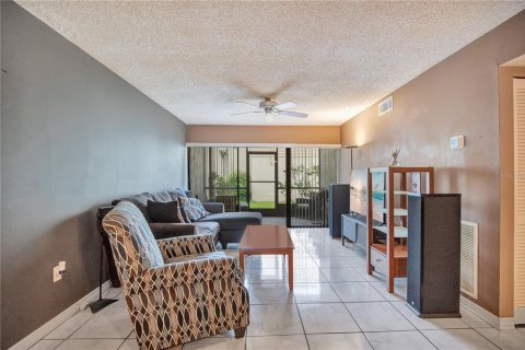 Copropriété à vendre à Orlando, Floride: 2 chambres, 76.92 m2 № 2388739 - photo 2