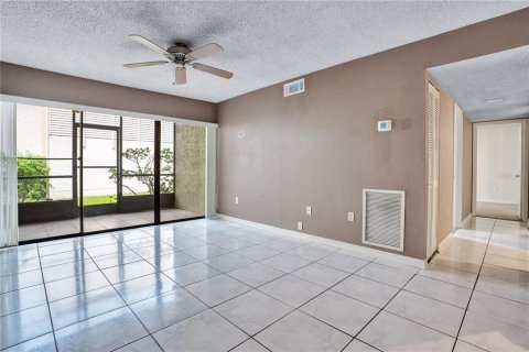 Copropriété à vendre à Orlando, Floride: 2 chambres, 76.92 m2 № 2388739 - photo 15