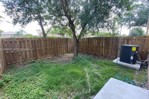 Touwnhouse à louer à Davie, Floride: 3 chambres, 148.83 m2 № 2276389 - photo 2