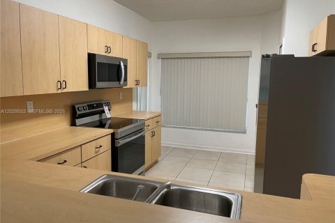 Touwnhouse à louer à Davie, Floride: 3 chambres, 148.83 m2 № 2276389 - photo 6