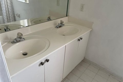 Touwnhouse à louer à Davie, Floride: 3 chambres, 148.83 m2 № 2276389 - photo 17