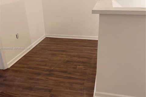 Touwnhouse à louer à Davie, Floride: 3 chambres, 148.83 m2 № 2276389 - photo 11