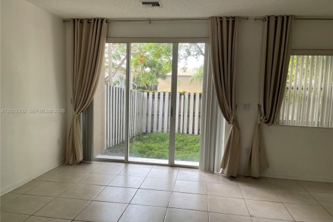 Touwnhouse à louer à Davie, Floride: 3 chambres, 148.83 m2 № 2276389 - photo 19