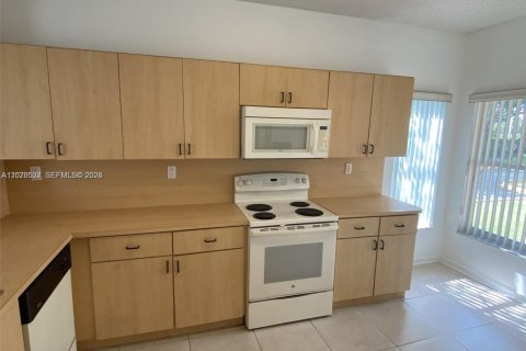 Touwnhouse à louer à Davie, Floride: 3 chambres, 148.83 m2 № 2276389 - photo 5