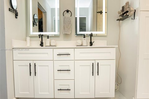 Villa ou maison à vendre à Miami, Floride: 4 chambres, 180.14 m2 № 2058481 - photo 24