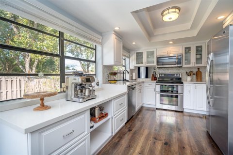 Villa ou maison à vendre à Miami, Floride: 4 chambres, 180.14 m2 № 2058481 - photo 9