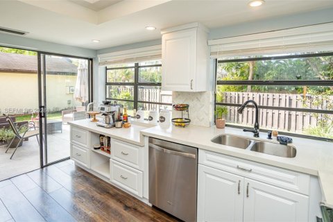 Villa ou maison à vendre à Miami, Floride: 4 chambres, 180.14 m2 № 2058481 - photo 7