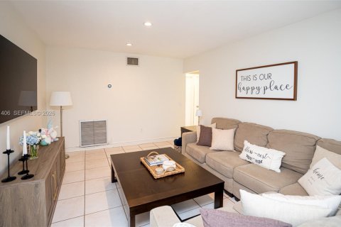 Villa ou maison à vendre à Miami, Floride: 4 chambres, 180.14 m2 № 2058481 - photo 12