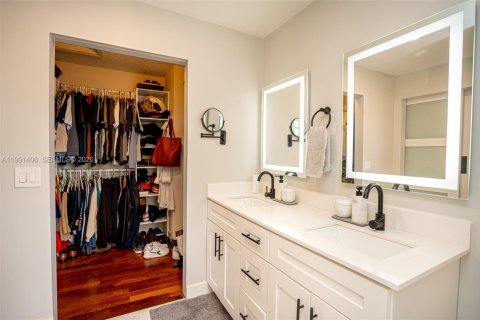 Villa ou maison à vendre à Miami, Floride: 4 chambres, 180.14 m2 № 2058481 - photo 23