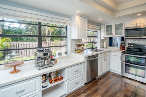 Villa ou maison à vendre à Miami, Floride: 4 chambres, 180.14 m2 № 2058481 - photo 6