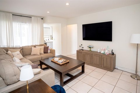 Villa ou maison à vendre à Miami, Floride: 4 chambres, 180.14 m2 № 2058481 - photo 25