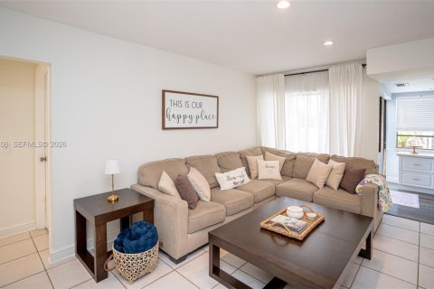 Villa ou maison à vendre à Miami, Floride: 4 chambres, 180.14 m2 № 2058481 - photo 4