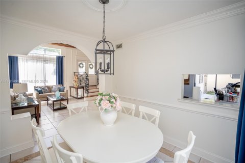 Villa ou maison à vendre à Miami, Floride: 4 chambres, 180.14 m2 № 2058481 - photo 11