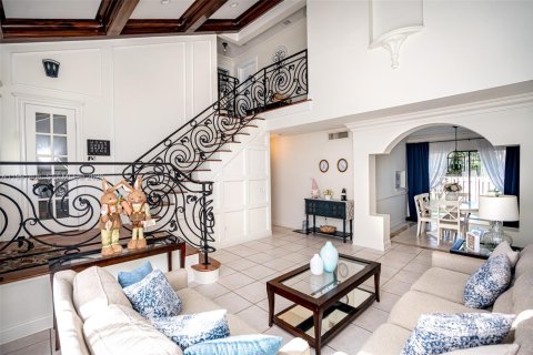 Villa ou maison à vendre à Miami, Floride: 4 chambres, 180.14 m2 № 2058481 - photo 3