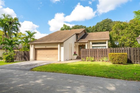 Villa ou maison à Miami, Floride 4 chambres, 180.14 m2 № 2058481