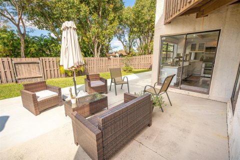 Villa ou maison à vendre à Miami, Floride: 4 chambres, 180.14 m2 № 2058481 - photo 2