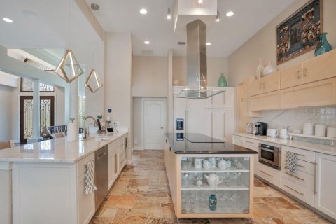 House in Windermere, Florida 4 bedrooms, 306.3 sq.m. № 2195911 - photo 15