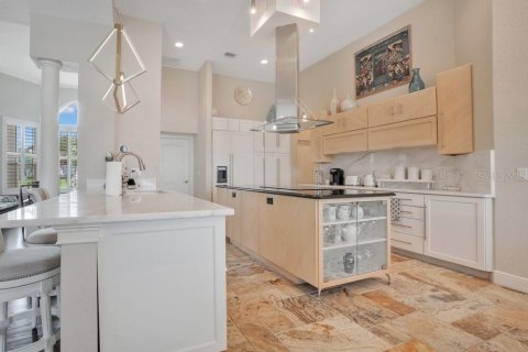 House in Windermere, Florida 4 bedrooms, 306.3 sq.m. № 2195911 - photo 14