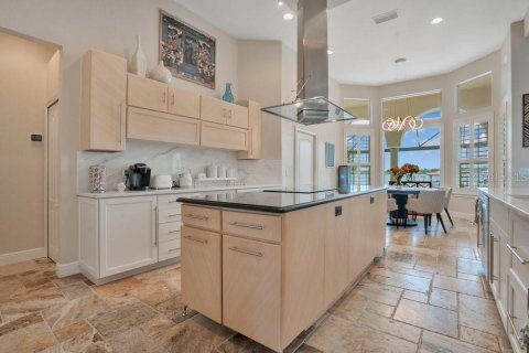 House in Windermere, Florida 4 bedrooms, 306.3 sq.m. № 2195911 - photo 19