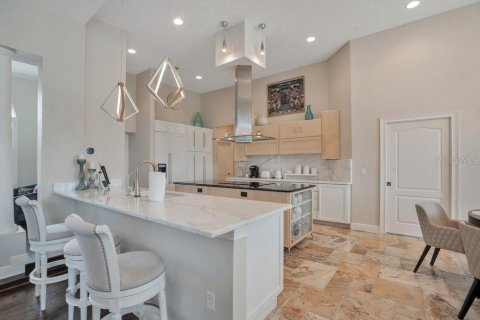 House in Windermere, Florida 4 bedrooms, 306.3 sq.m. № 2195911 - photo 12