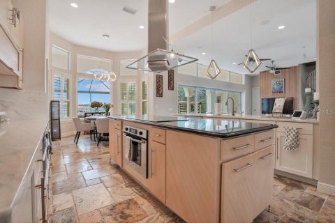 House in Windermere, Florida 4 bedrooms, 306.3 sq.m. № 2195911 - photo 17