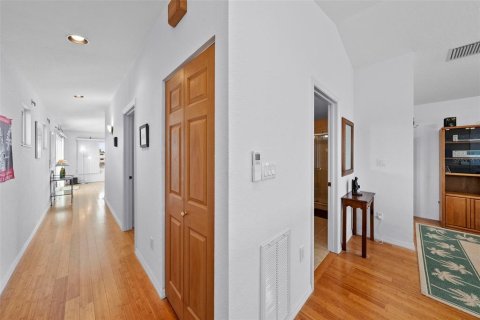 House in Saint Pete Beach, Florida 3 bedrooms, 230.96 sq.m. № 1902991 - photo 27