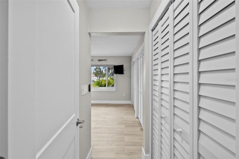 House in Saint Pete Beach, Florida 3 bedrooms, 230.96 sq.m. № 1902991 - photo 21