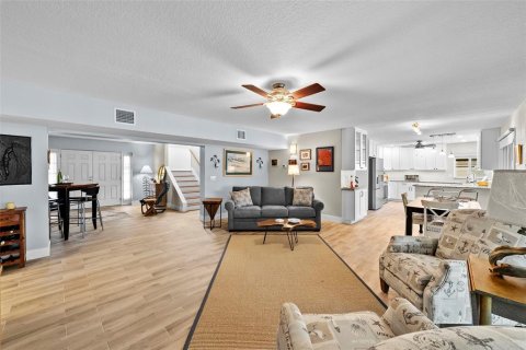 House in Saint Pete Beach, Florida 3 bedrooms, 230.96 sq.m. № 1902991 - photo 8