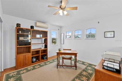 House in Saint Pete Beach, Florida 3 bedrooms, 230.96 sq.m. № 1902991 - photo 28