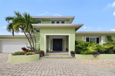 House in Saint Pete Beach, Florida 3 bedrooms, 230.96 sq.m. № 1902991 - photo 6