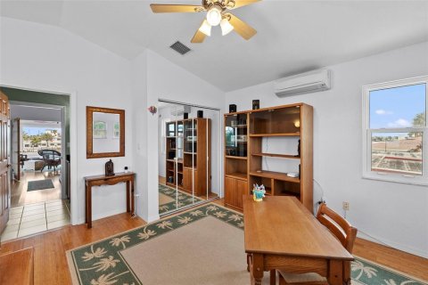 House in Saint Pete Beach, Florida 3 bedrooms, 230.96 sq.m. № 1902991 - photo 29