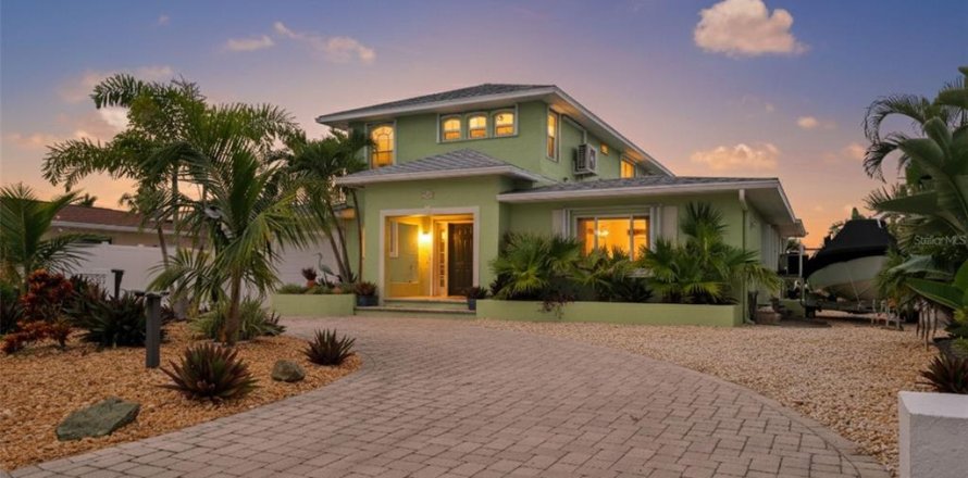 Casa en Saint Pete Beach, Florida 3 dormitorios, 230.96 m2 № 1902991