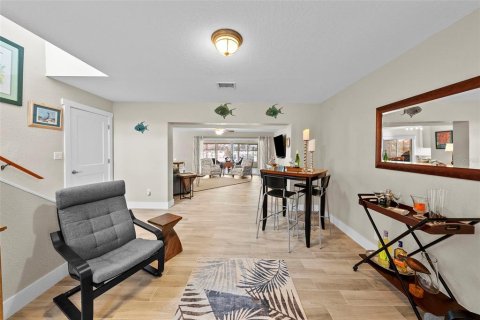 House in Saint Pete Beach, Florida 3 bedrooms, 230.96 sq.m. № 1902991 - photo 11