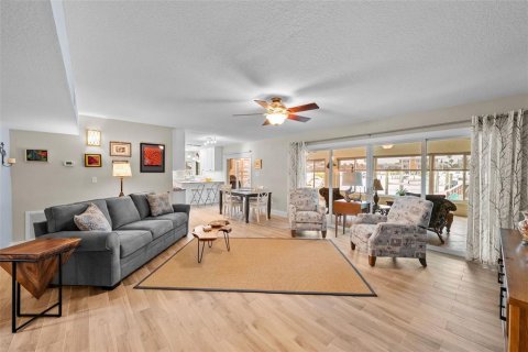 House in Saint Pete Beach, Florida 3 bedrooms, 230.96 sq.m. № 1902991 - photo 7
