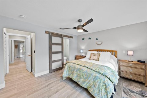 House in Saint Pete Beach, Florida 3 bedrooms, 230.96 sq.m. № 1902991 - photo 24